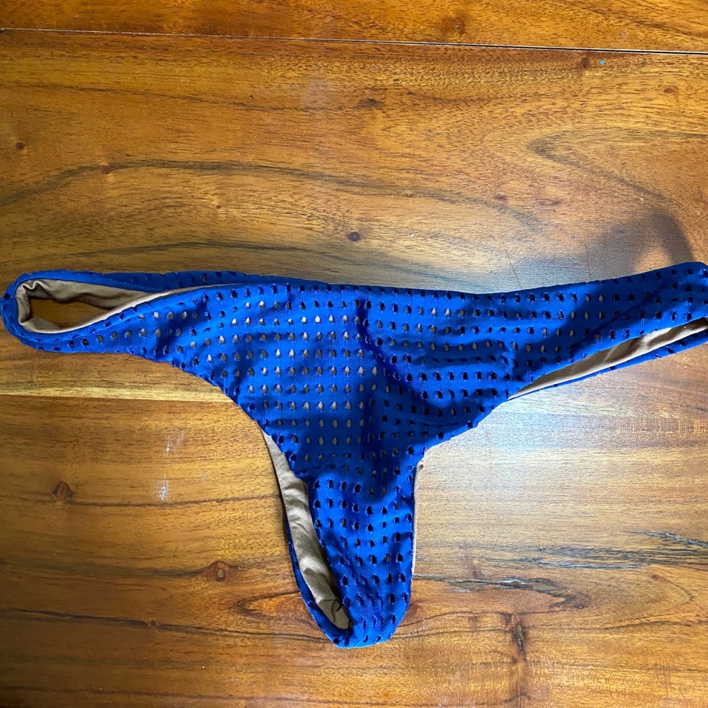 Acacia bottom